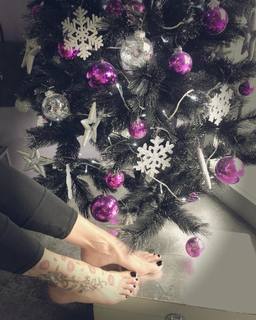 Antonella Mosetti feet photo thumbnail