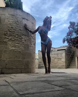 Antonella Mosetti feet photo thumbnail