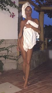 Antonella Mosetti feet photo thumbnail