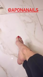 Antonella Mosetti feet photo thumbnail