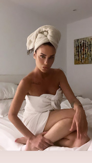 Antonella Mosetti feet photo thumbnail