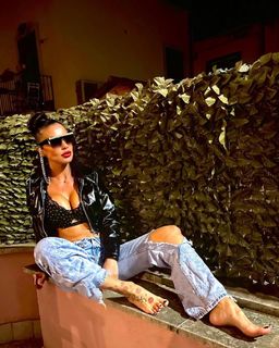 Antonella Mosetti feet photo thumbnail