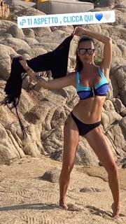 Antonella Mosetti feet photo thumbnail