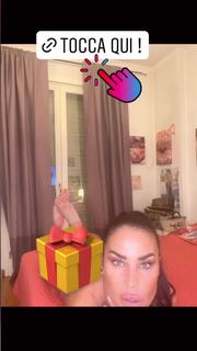 Antonella Mosetti feet photo thumbnail