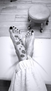 Antonella Mosetti feet photo thumbnail
