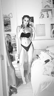 Antonella Mosetti feet photo thumbnail