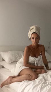 Antonella Mosetti feet photo thumbnail