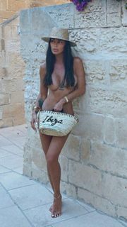 Antonella Mosetti feet photo thumbnail