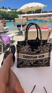 Antonella Mosetti feet photo thumbnail