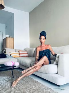 Antonella Mosetti feet photo thumbnail