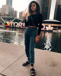 Antonia Gentry feet photo thumbnail