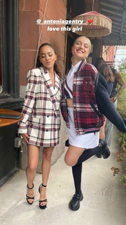 Antonia Gentry feet photo thumbnail