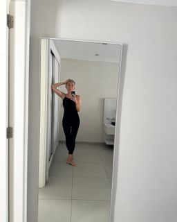 Antonia San Juan feet photo 1