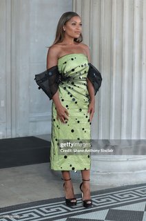 Antonia Thomas feet photo thumbnail