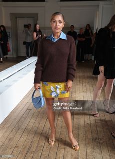 Antonia Thomas feet photo thumbnail