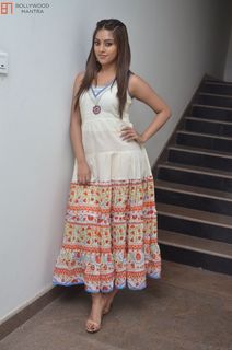 Anu Emmanuel feet photo 19