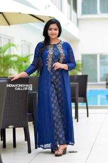 Anu Sithara feet photo 1