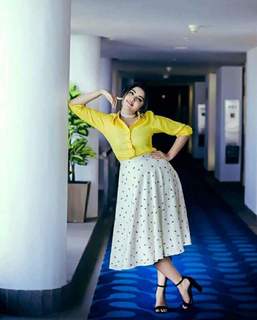 Anupama Parameshwaran feet photo thumbnail