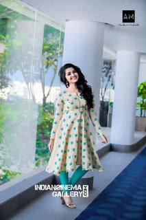 Anupama Parameshwaran feet photo thumbnail