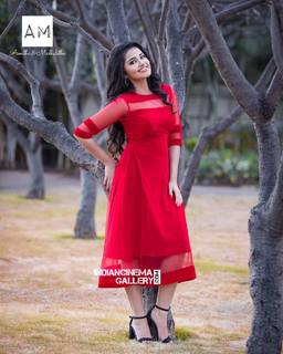 Anupama Parameshwaran feet photo thumbnail