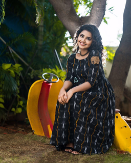 Anupama Parameshwaran feet photo thumbnail