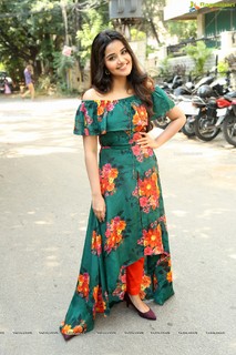 Anupama Parameshwaran feet photo thumbnail
