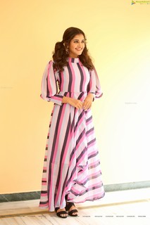 Anupama Parameshwaran feet photo thumbnail