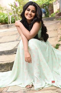 Anupama Parameshwaran feet photo thumbnail