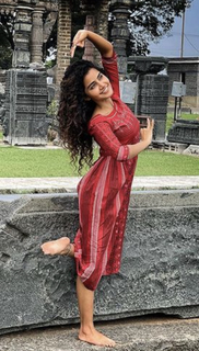 Anupama Parameshwaran feet photo thumbnail