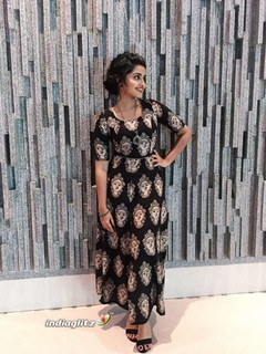 Anupama Parameshwaran feet photo thumbnail