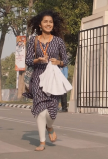 Anupama Parameshwaran feet photo thumbnail