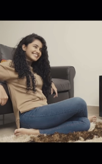 Anupama Parameshwaran feet photo thumbnail