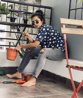 Anupama Parameshwaran feet photo thumbnail