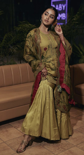 Anupama Parameshwaran feet photo thumbnail