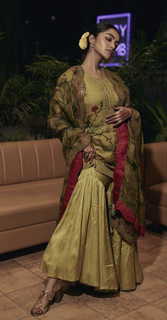 Anupama Parameshwaran feet photo thumbnail