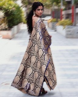 Anupama Parameshwaran feet photo thumbnail