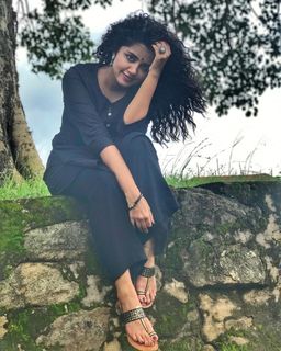 Anupama Parameshwaran feet photo thumbnail