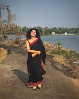 Anupama Parameshwaran feet photo thumbnail