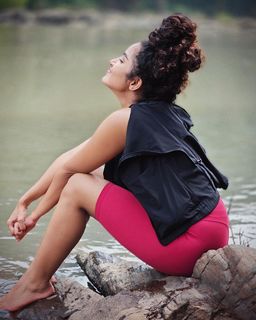 Anupama Parameshwaran feet photo thumbnail