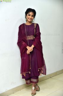 Anupama Parameshwaran feet photo thumbnail