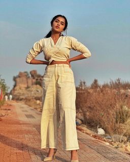 Anupama Parameshwaran feet photo thumbnail