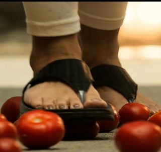 Anupama Parameshwaran feet photo 3