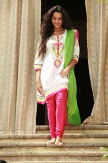 Anupriya Goenka feet photo 16