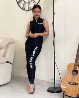 Anushka Sen feet photo thumbnail