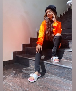 Anushka Sen feet photo thumbnail