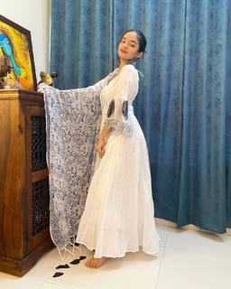 Anushka Sen feet photo thumbnail