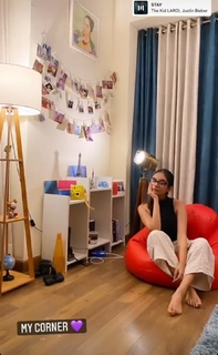 Anushka Sen feet photo thumbnail