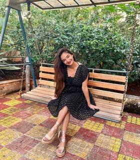 Anushka Sen feet photo thumbnail