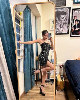 Anushka Sen feet photo thumbnail