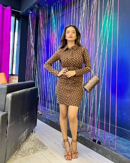 Anushka Sen feet photo thumbnail